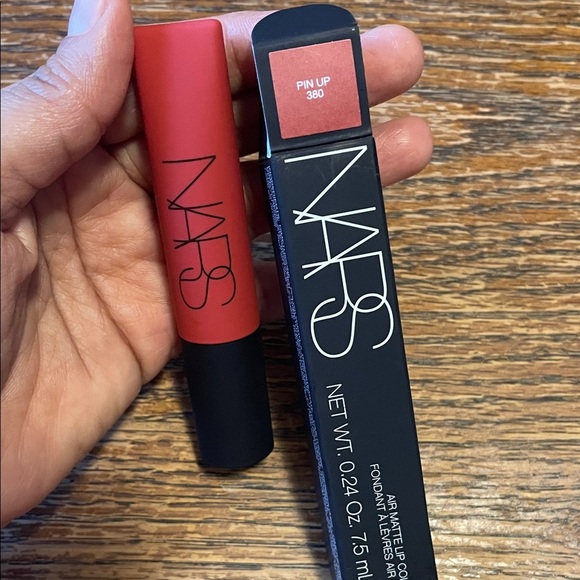 NARS Air Matte Lip Color - Bold Pin Up - Picture 2 of 2